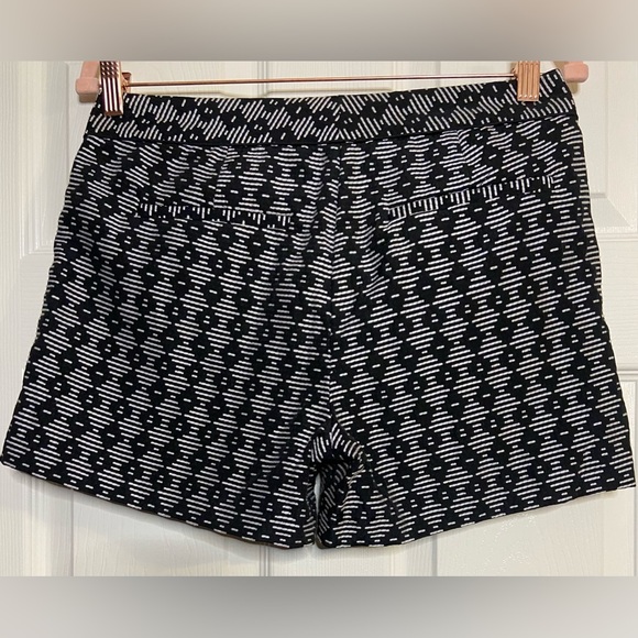JOE FRESH Black White Shorts Chino GEOMETRIC 30" Waist Women's Size 4 - Picture 2 of 3